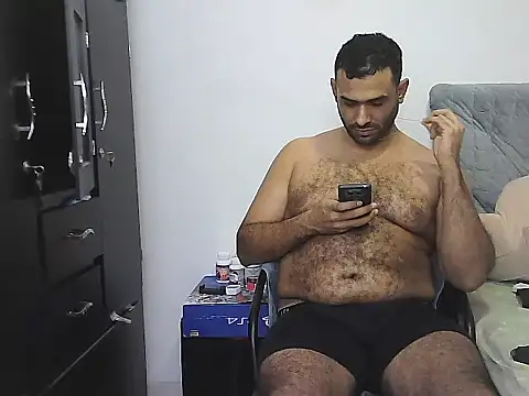 AlphaLatinoBear webcam