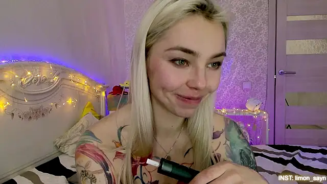 lillymoure_ - LillyMoure_'s free webcam