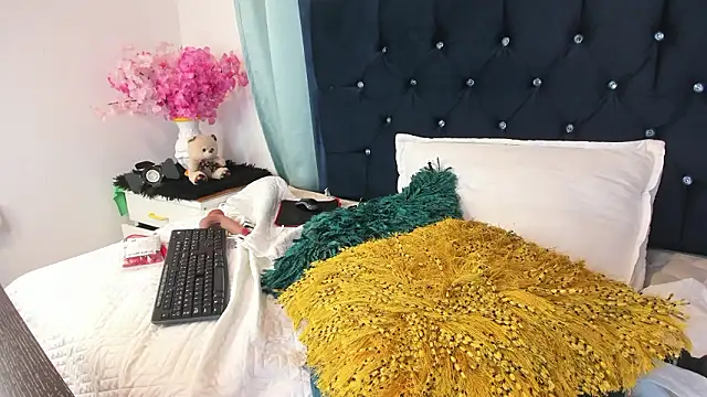 Inaya_Khalifa webcam