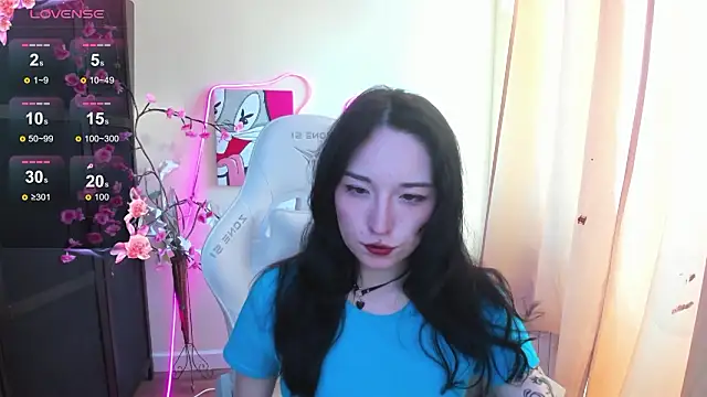 aliceeinwonderlanddd - AliceeinWonderlanddd's free webcam