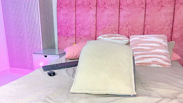 emmacurvy - Emmacurvy's free webcam