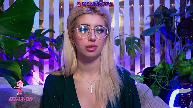 FlowweerGirl webcam