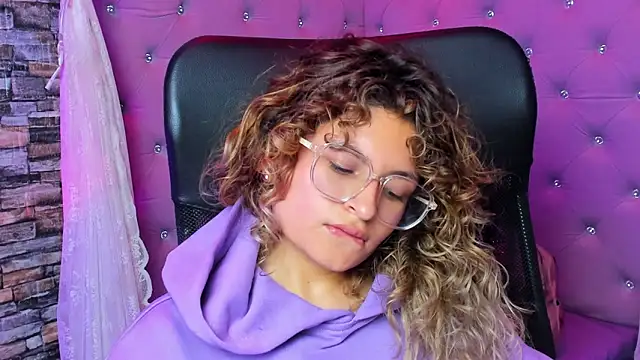 emilirouse_ - EmiliRouse_'s free webcam