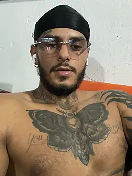 liyamjunior - Liyamjunior's free webcam - UK Sex Cams