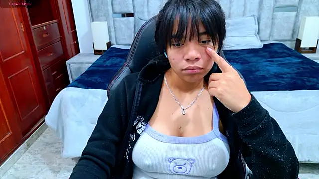 laureentt_ - Laureentt_'s free webcam