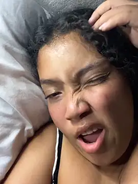 petitekattia - PetiteKattia's free webcam