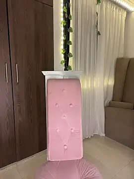 lina_pink - Lina_pink's free webcam