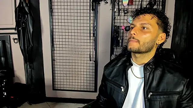 twisted_fantasy - Twisted_Fantasy's free webcam