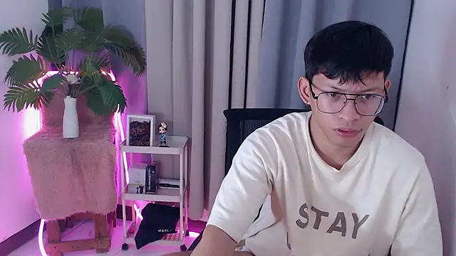 pinkcock_froi2305 webcam