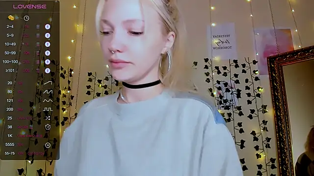 AnyaTaylor_ webcam