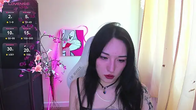 aliceeinwonderlanddd - AliceeinWonderlanddd's free webcam