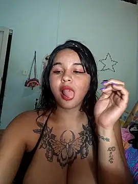 KattalellaGomez webcam