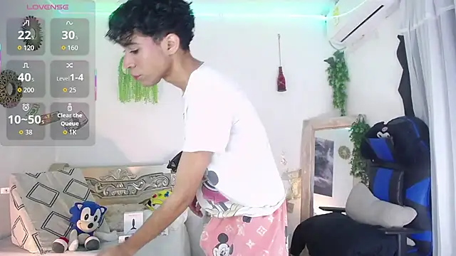 huge_armound - Huge_armound's free webcam - UK Sex Cams