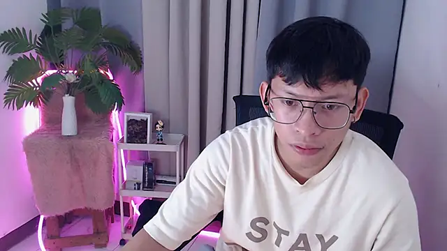 pinkcock_froi2305 - Pinkcock_froi2305's free webcam - UK Sex Cams