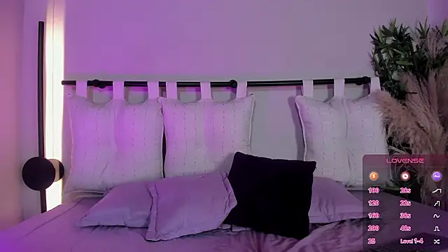 Rachell_criss webcam