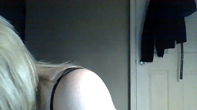 SilverSeductress webcam