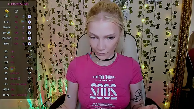 AnyaTaylor_ webcam