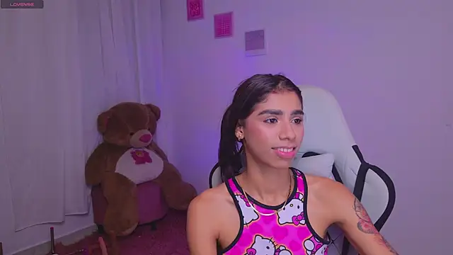 BrunetteAdams001 webcam