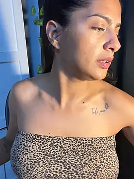 Webcam Model (chicachocolate01)  is live.Free join now!