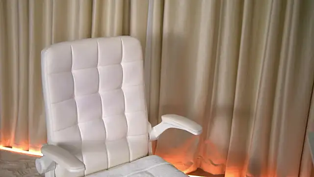 foxiejullia - FoxieJullia's free webcam