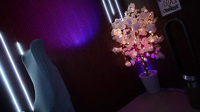 xxforyoureyesonlyxx webcam