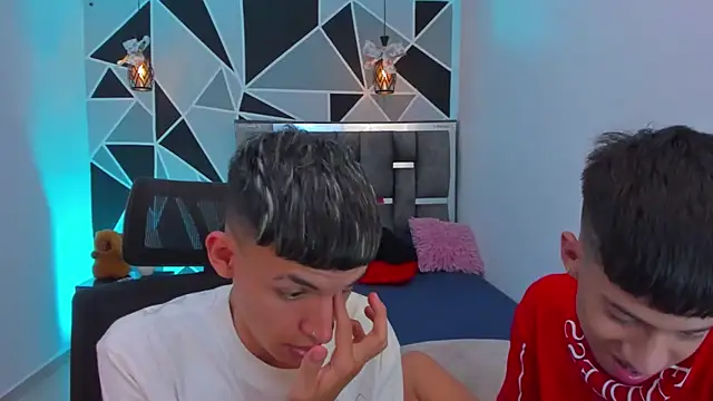 juan_nd_steven - Juan_Nd_Steven's free webcam