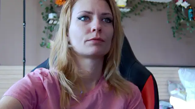 karo123421 - Karo123421's free webcam - UK Sex Cams