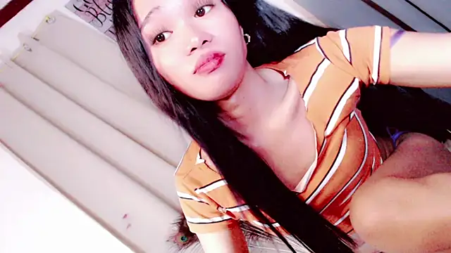 Amomentoflust99 webcam