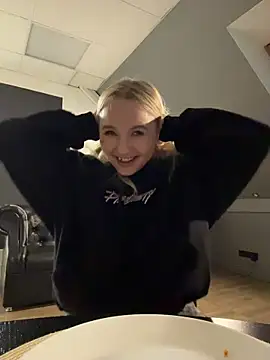 sky_cutie - Sky_Cutie's free webcam