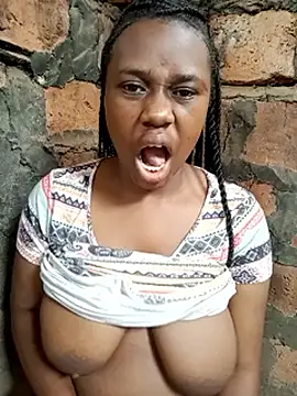 Black_juicy24 webcam