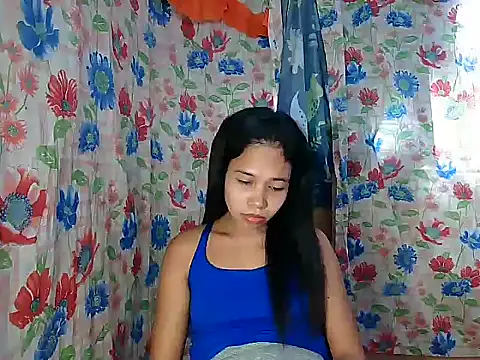 PinaySkinnyGirl webcam