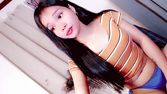 Amomentoflust99 webcam