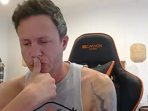 TroyDieselXXX webcam