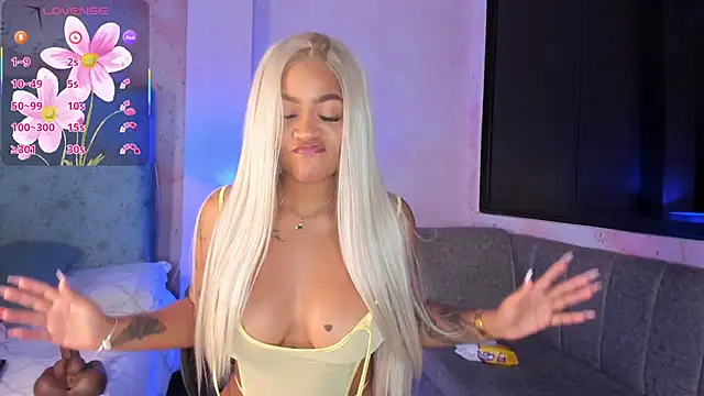 riri_brunnete - Riri_brunnete's free webcam