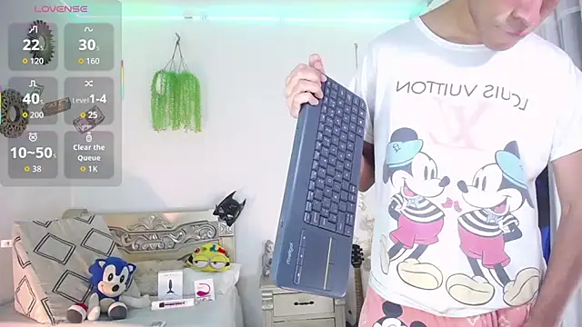 huge_armound - Huge_armound's free webcam