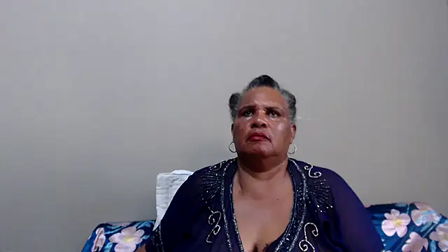 GrandBustyMelon webcam