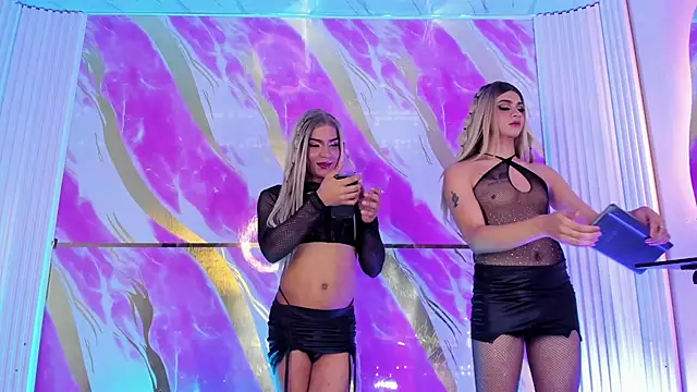 Queens_Wonders_Blonders webcam