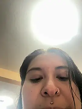 Nailealipsglossy webcam