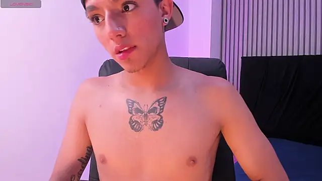 leohard__ (M twink) - full naked  🤤