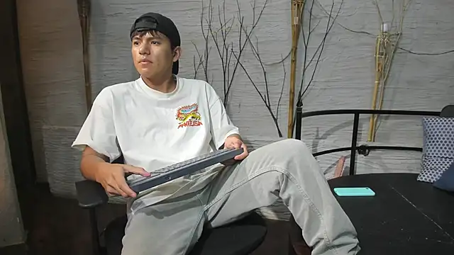 isaac_grimm (M twink) - clothes off