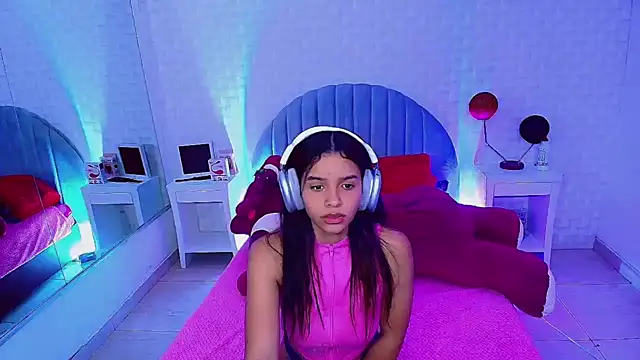 charlotte_0309 - Charlotte_0309's free webcam