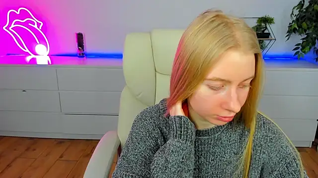 Alina_Blonde webcam