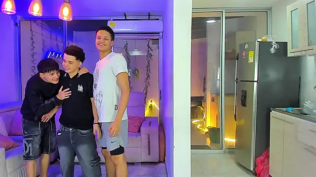 Houseofwarrios Live Webcam on Stripchat