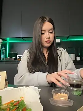 TrishaWinslet webcam