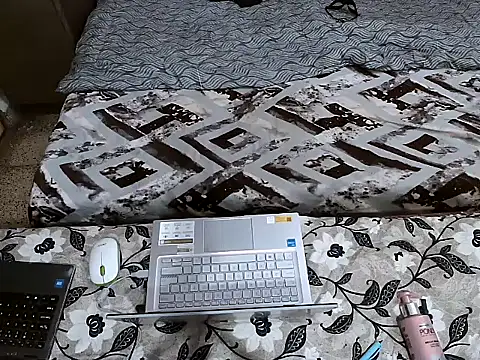 Lovelycouple25 webcam