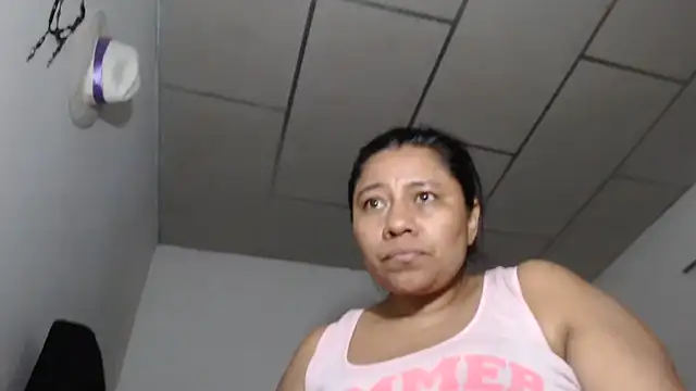 adrixxx38 - Adrixxx38's free webcam