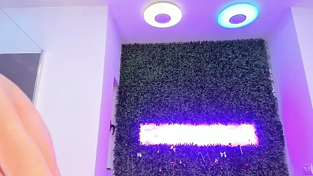 realhotfallingdevil's Stripchat show and profile