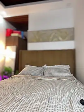 Bombshell_Rebbecca webcam