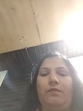 Webcam Model (Loveina_horny)  is live.Free join now!