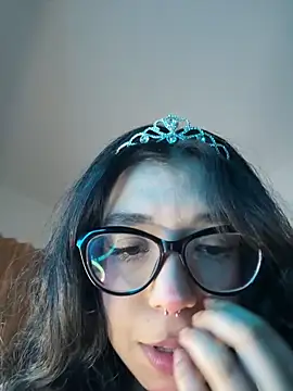 Webcam Model (Valen-Foxx1)  is live.Free join now!